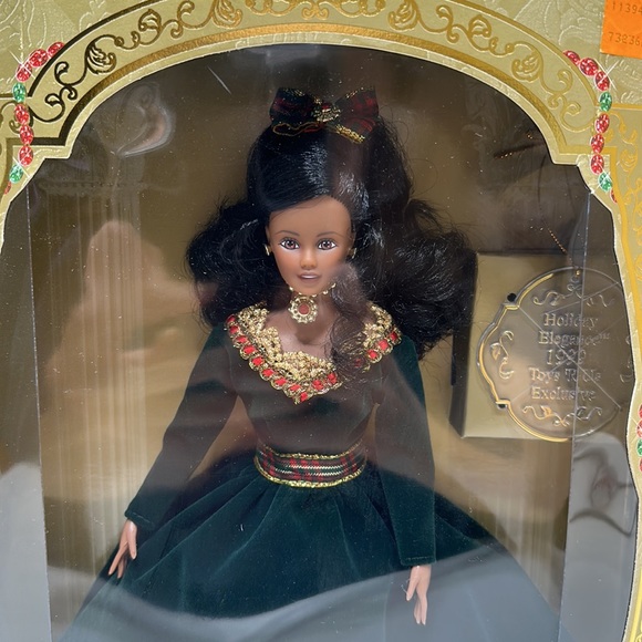 Holiday Elegance Barbie - Picture 2 of 10